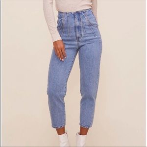 ASTR vintage 80s 90 style high rise mom jeans w/pleat detail